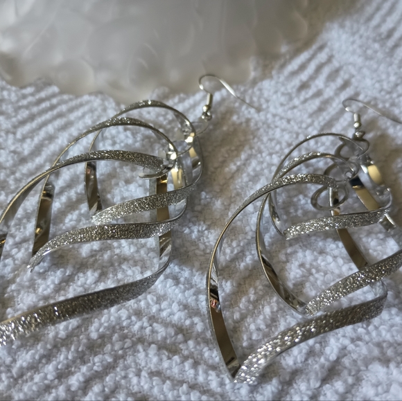 Swirl Geometric Earrings - Picture 8 of 8